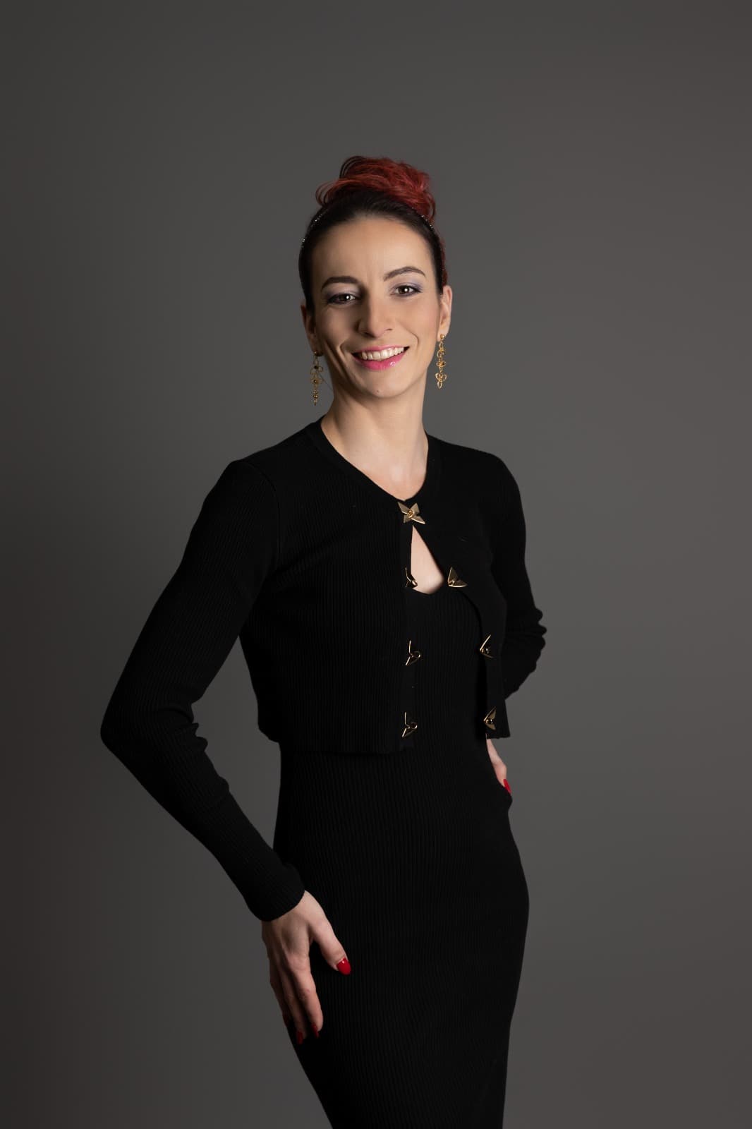 Retrato profesional de Karina Cuadros, maquilladora y caracterizadora